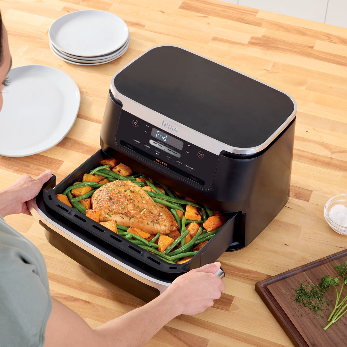 Ninja Foodi Air Fryer 7-Qt, DualZone FlexBasket, 6-in-1, Smart Finish, Cook 2 Foods 2 Ways, DZ071 Black