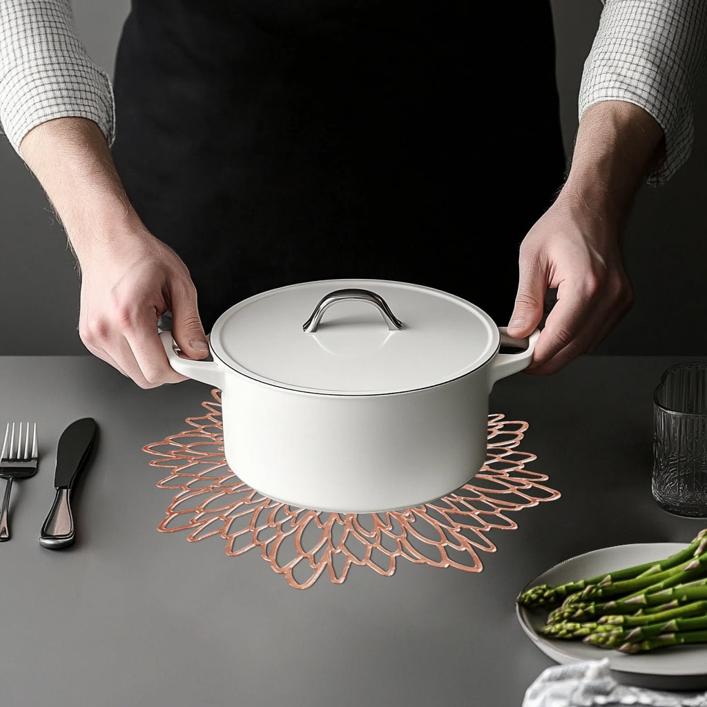 Vinyl Placemats Non-Slip Washable Heat Resistant Round PVC Table Mats for Morden Kitchen Dining Table Wedding,Gold