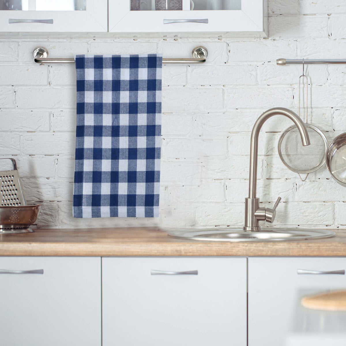 GFI LINEN CLUBS 100% Cotton Gingham Cloth Dinner Napkins, 18 x 18 in, Set of 12, Blue & White