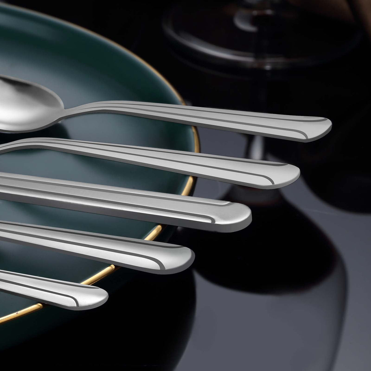 Bestdin 72 Pieces Silverware Set with Steak Knives, Stainless Steel Pattern Design Cutlery Set for 12, Flatware Set Mirror Polished, Tableware Set for Home Kitchen Restaurant Hotel, Dishwasher Safe