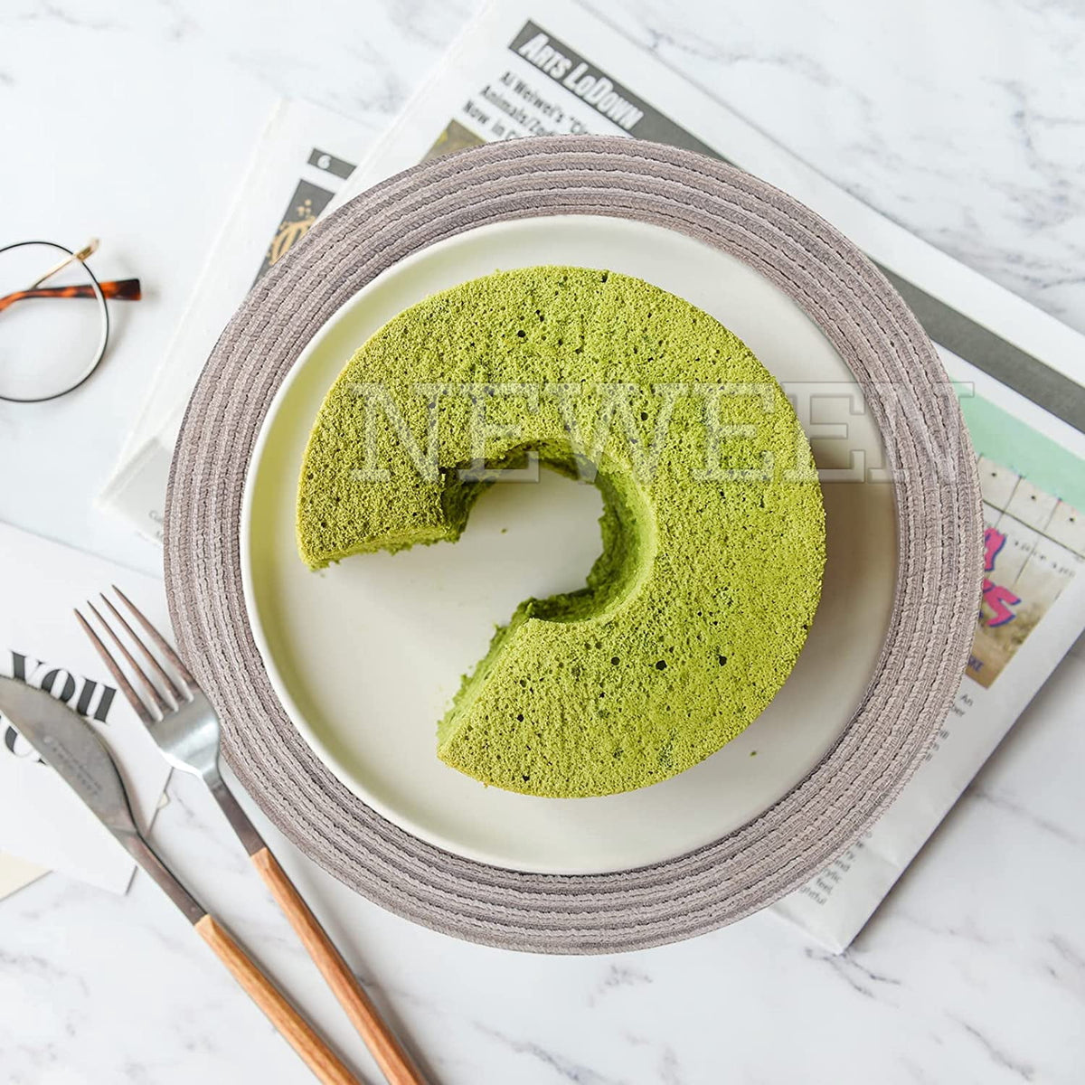 NEWEEN 15" Round Placemats Set of 6 Braided Fabric Heat Resistant Washable Table Mat for Kitchen for Kitchen Party Decor