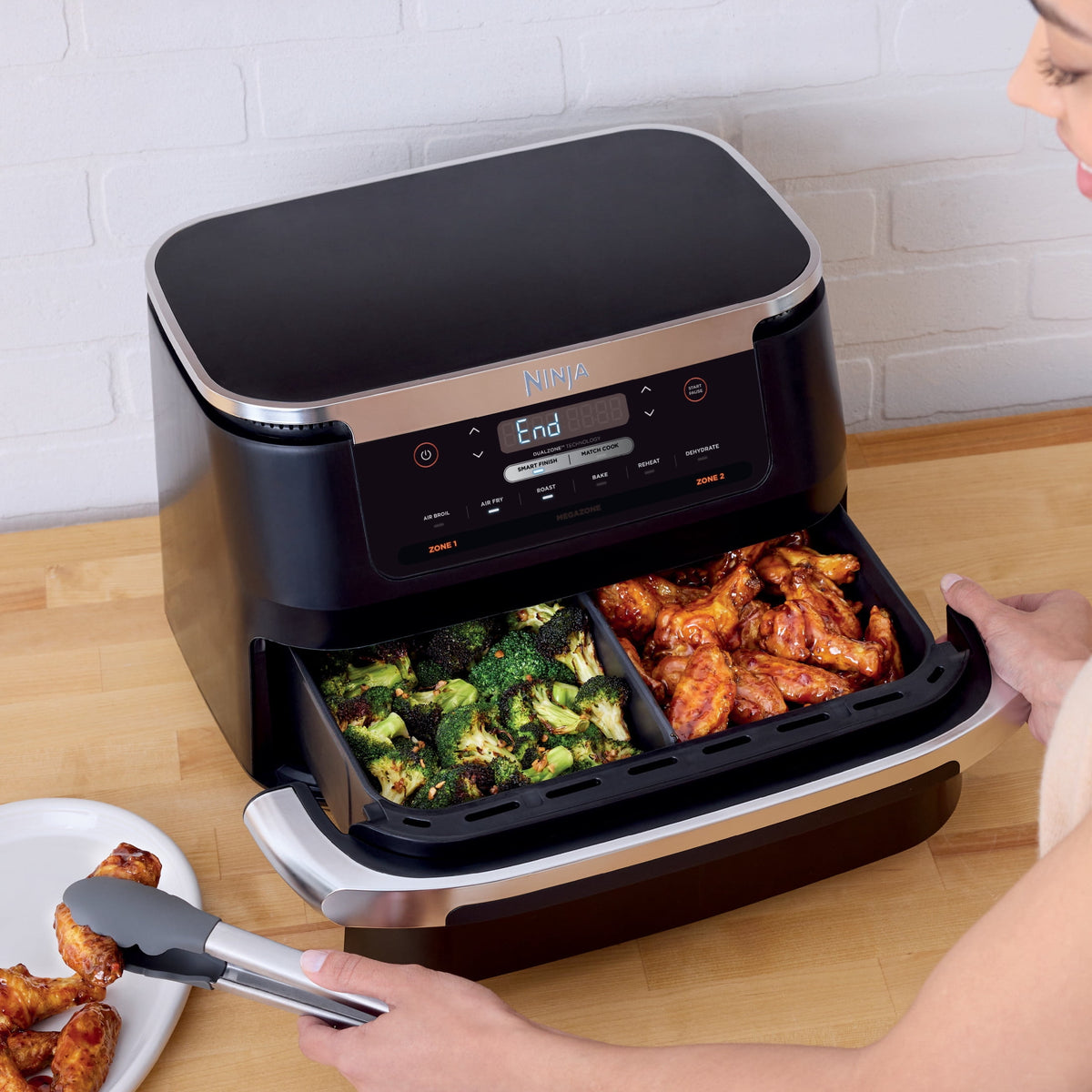 Ninja Foodi Air Fryer 7-Qt, DualZone FlexBasket, 6-in-1, Smart Finish, Cook 2 Foods 2 Ways, DZ071 Black